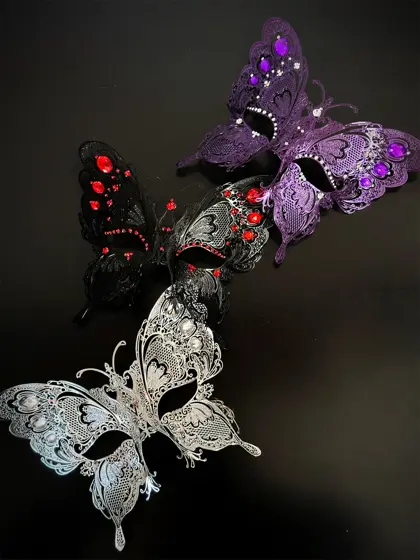 Máscara Metálica de Mariposa