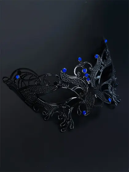 Máscara Metálica de Mariposa Negra