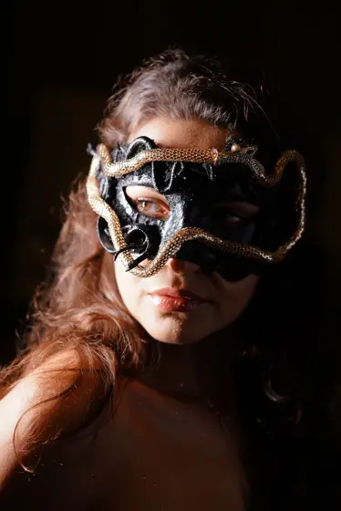 Máscara de Medusa con Serpientes Negra y Dorada
