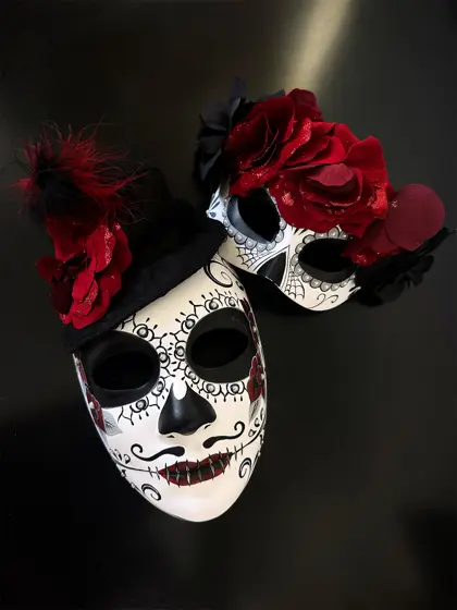 Máscaras Día de Muertos con Flores Rojas para Pareja