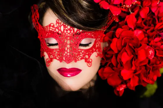 Máscara de Zorro de Encaje Roja