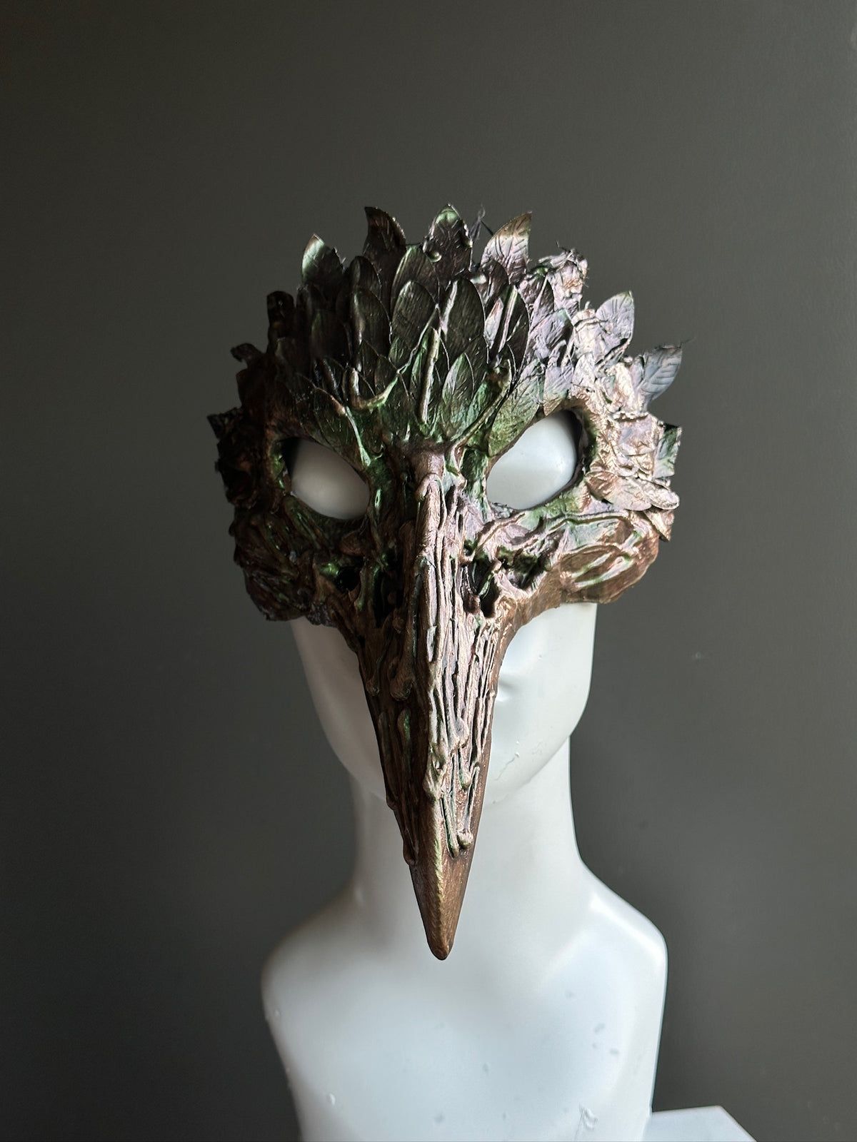 Máscara Calavera de Pájaro Verde y Bronce, foto 1 de 5