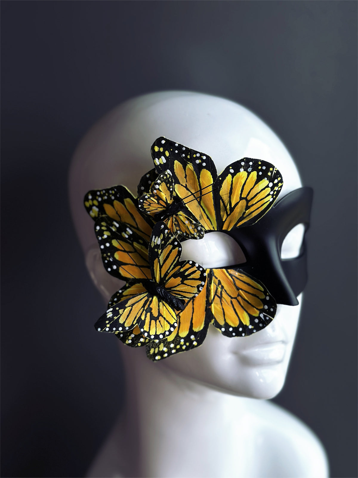 Máscara de Mariposa Monarca Negra y Amarilla, foto 2 de 9