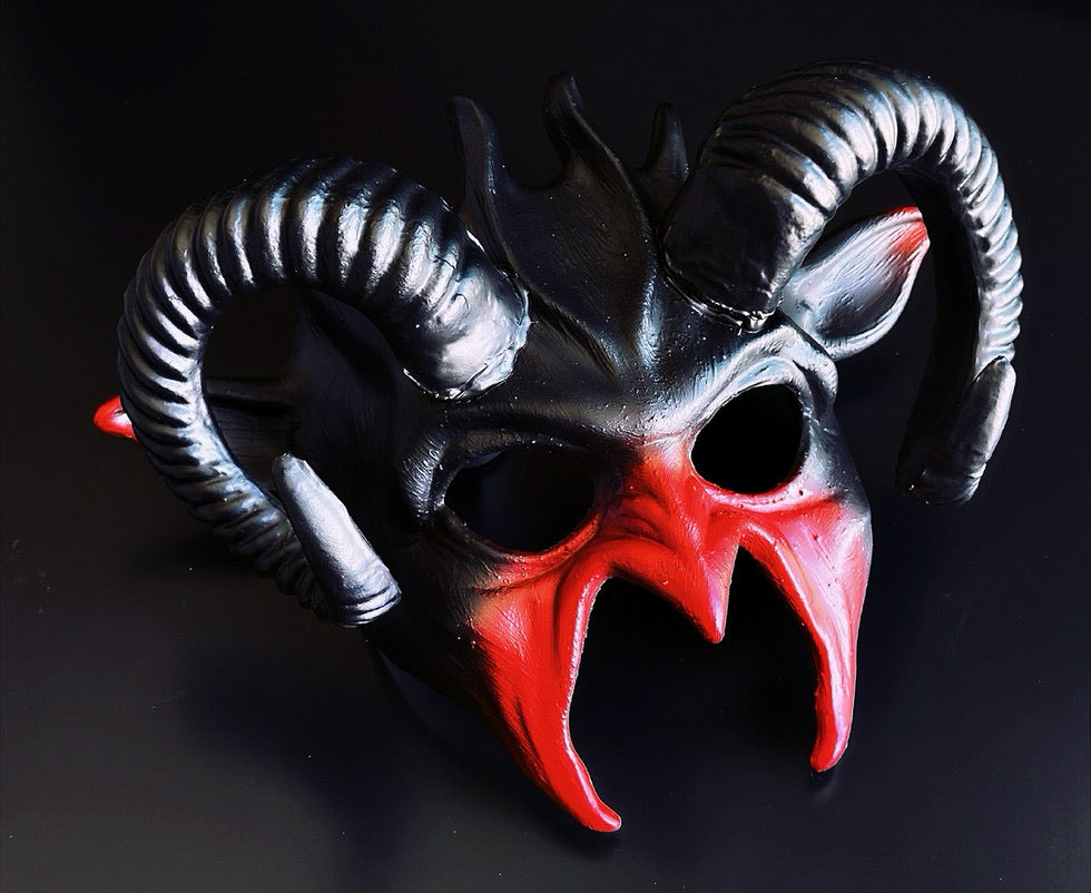 Máscara Gótica de Diablo con Cuernos de Carnero, foto 2 de 3