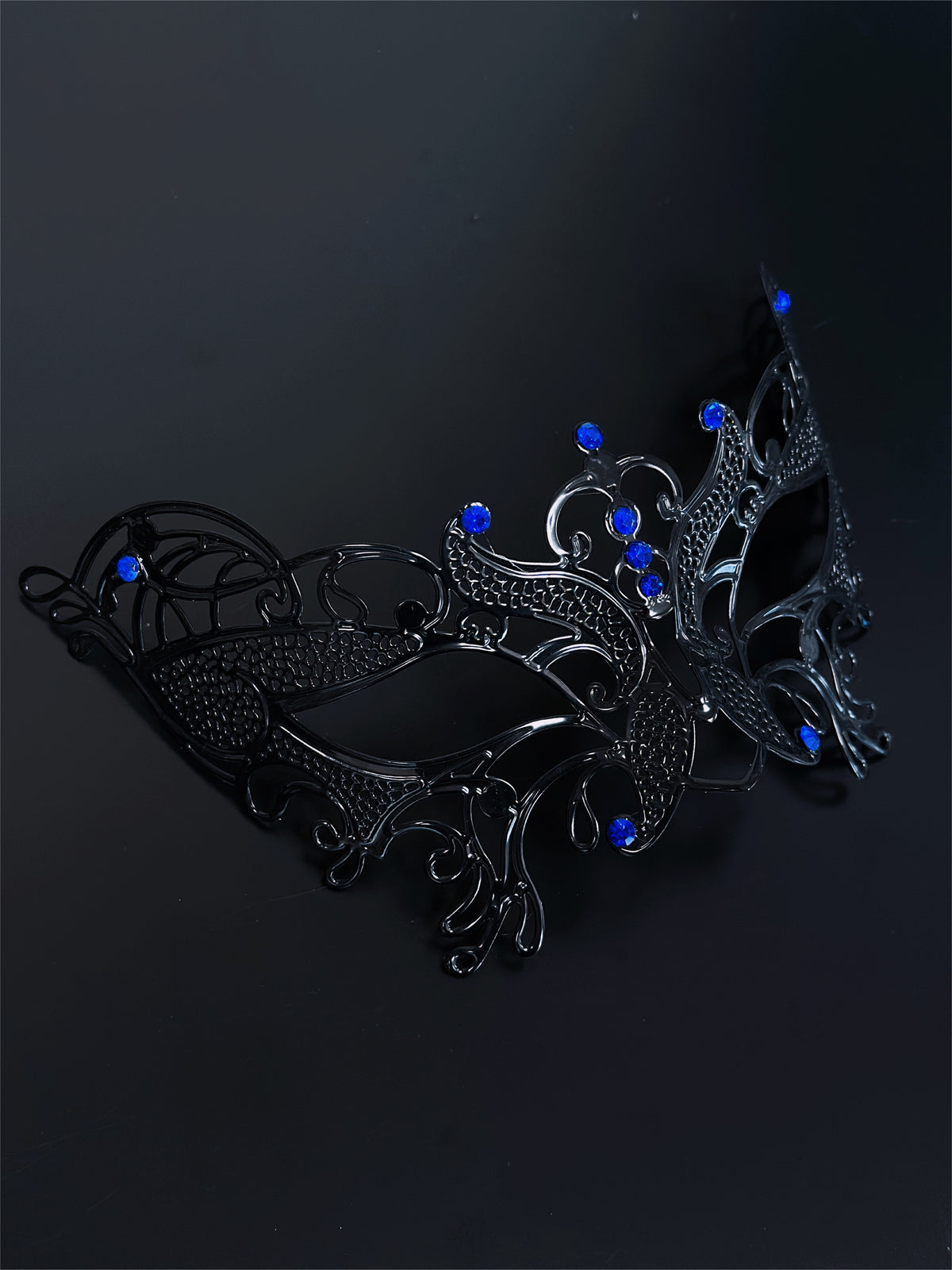 Máscara Metálica de Mariposa Negra, foto 1 de 3