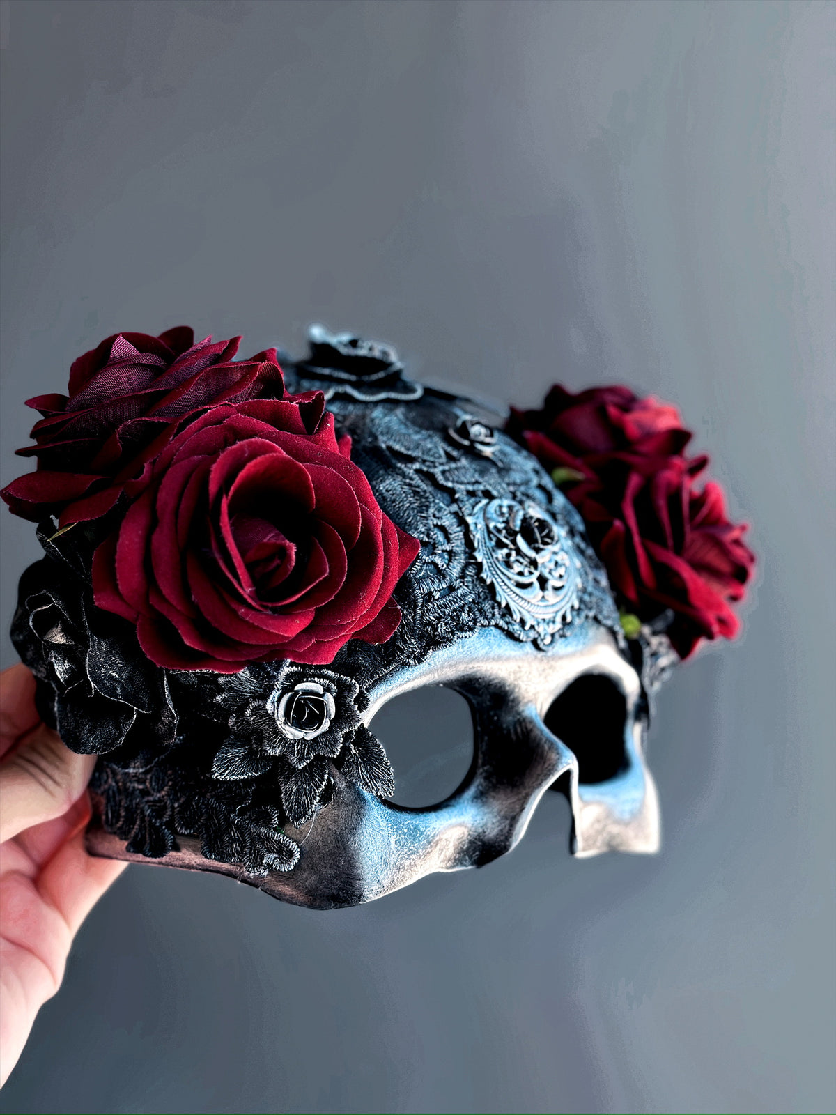 Máscara de Calavera Gótica con Rosas, foto 3 de 3