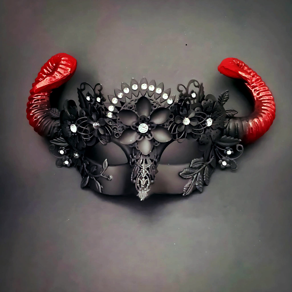 Máscara Mítica con Cuernos Negra y Roja, foto 3 de 3