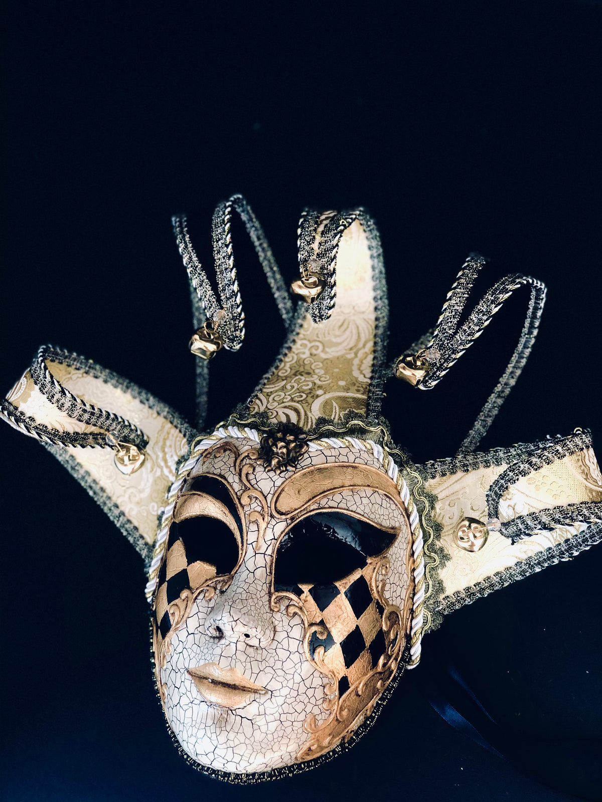 Par de Máscaras Venecianas de Bufón Dorado y Marfil, foto 5 de 5
